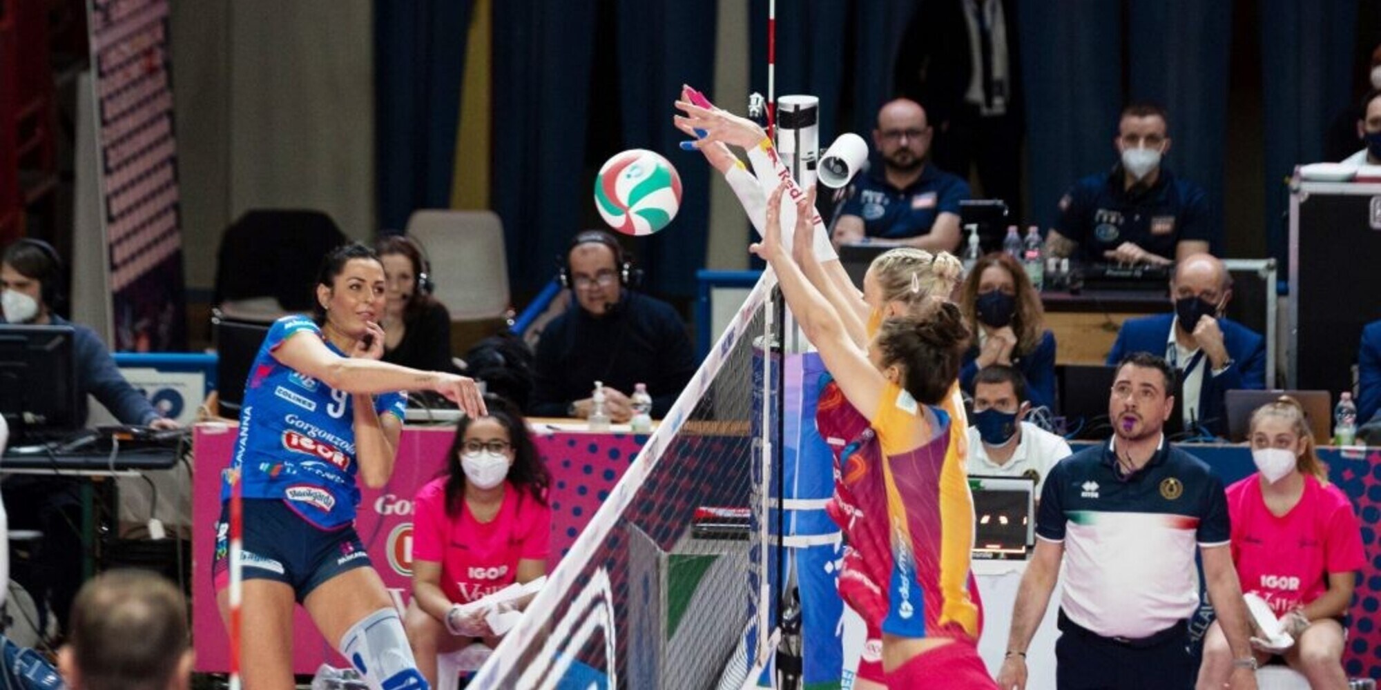 Conegliano e Novara in campo per andare in finale