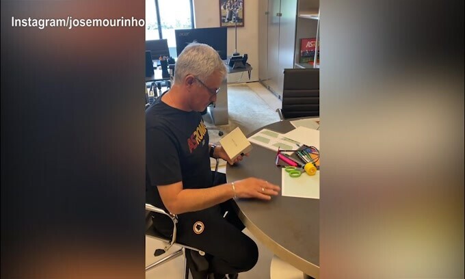 Roma, Mourinho riceve un regalo