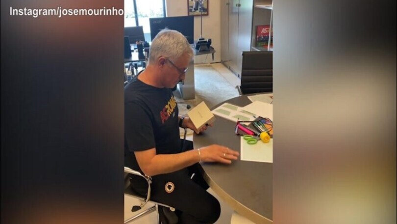 Roma, Mourinho riceve un regalo