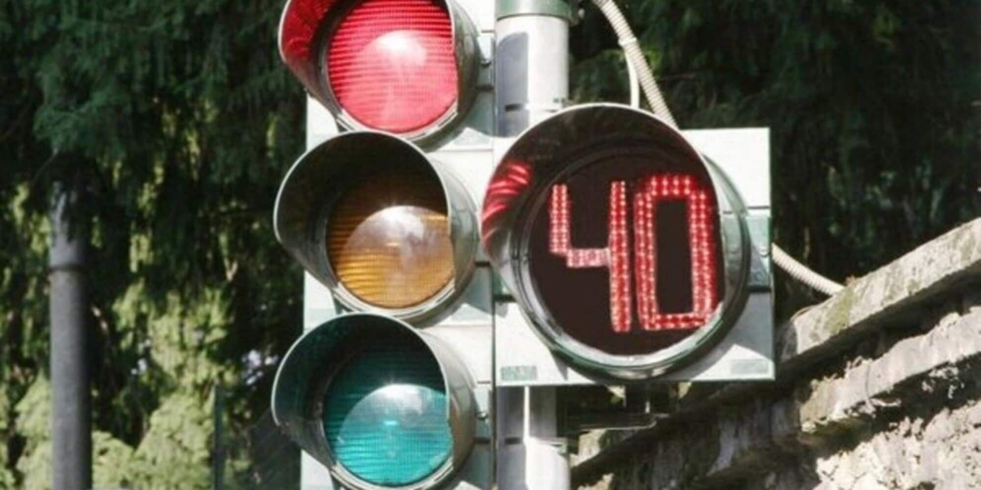 Countdown ai semafori per moto e auto: ecco da quando