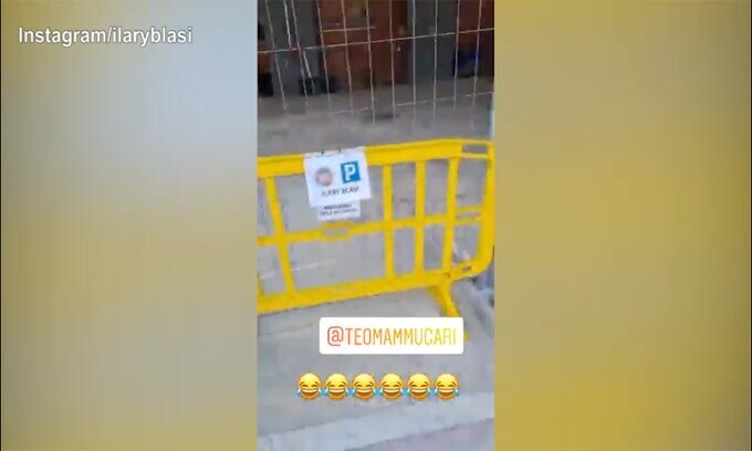 Teo Mammucari "stuzzica" Ilary Blasi: "Ha il parcheggio.."