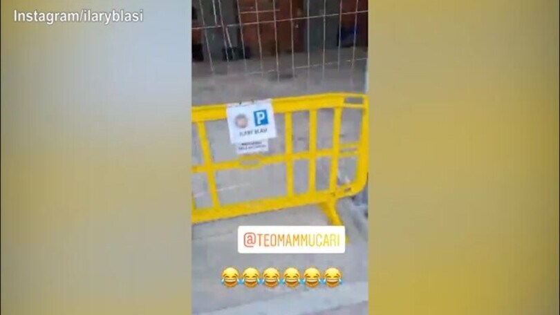 Teo Mammucari "stuzzica" Ilary Blasi: "Ha il parcheggio.."