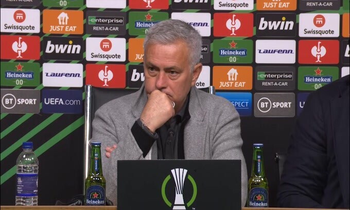Mourinho scherza: "Dovremmo giocare la finale con il Feyenoord"