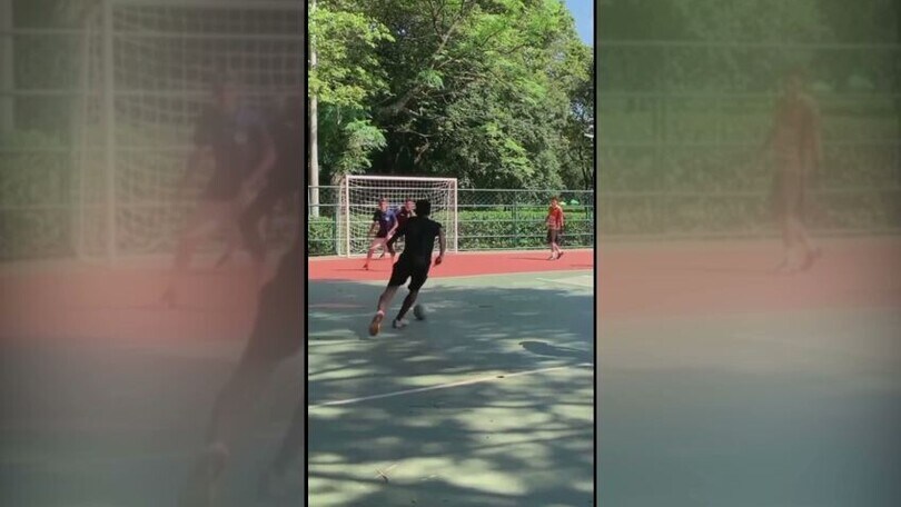 Dribbling da urlo e la palla… sparisce