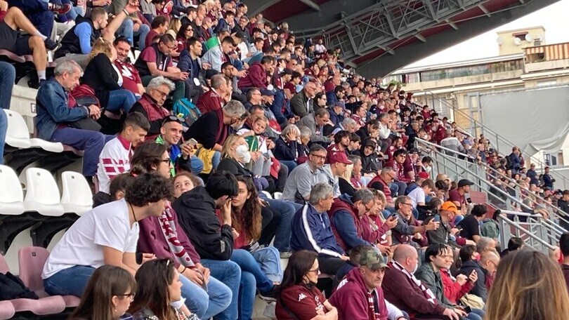 La folla granata al Filadelfia, il Grande Torino, il Gallo...