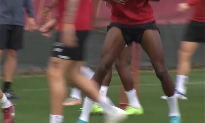 Roma, l'allenamento sotto gli occhi di Mourinho