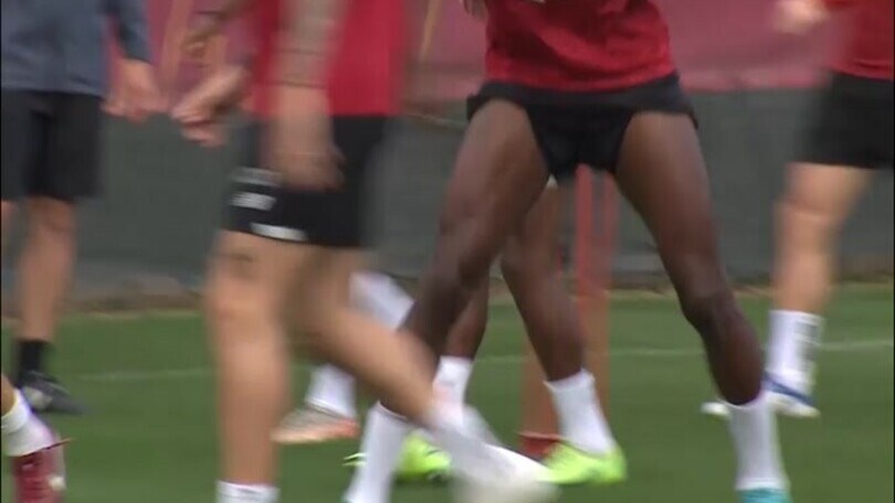 Roma, l'allenamento sotto gli occhi di Mourinho