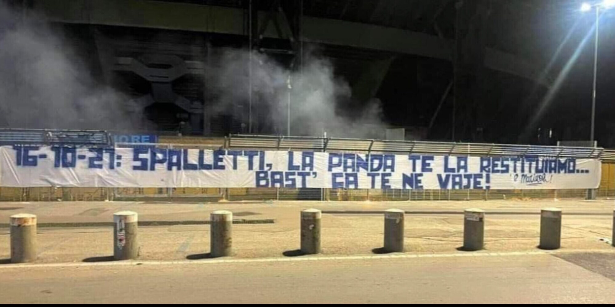 Napoli, i tifosi contro Spalletti: striscione fuori lo stadio