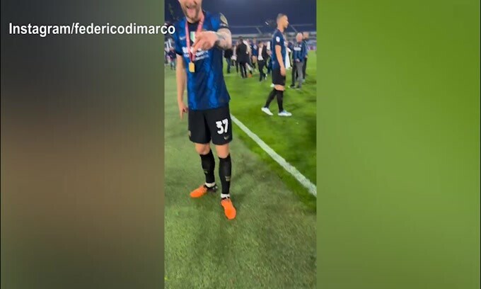 Skriniar "copre" Di Marco: che risate in campo!