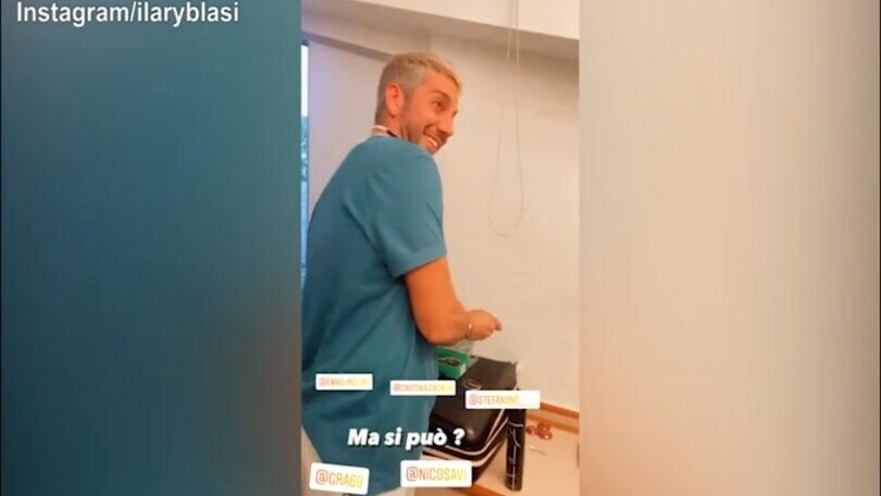 Lo sfogo di Nicola Savino in mutande..nel camerino di Ilary Blasi