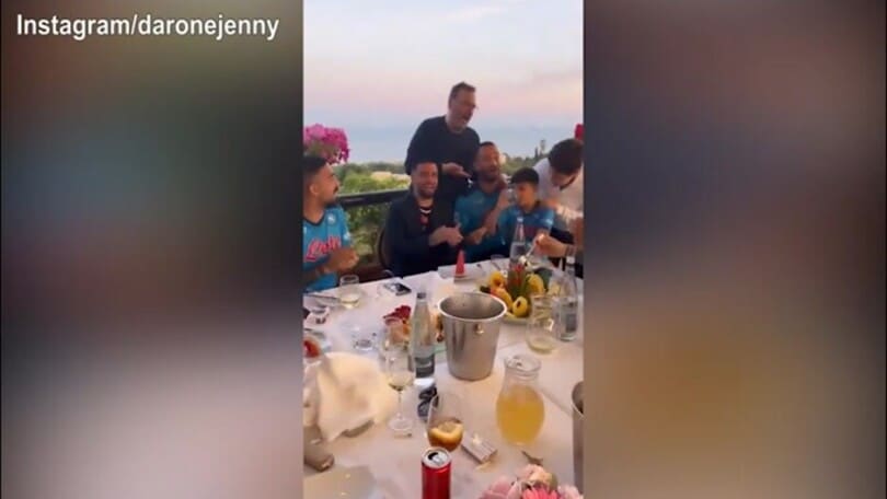 Napoli, Insigne si scatena al ristorante