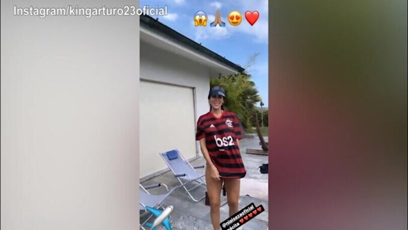 Vidal-Flamengo, nuovo indizio: la moglie indossa la maglia rossonera