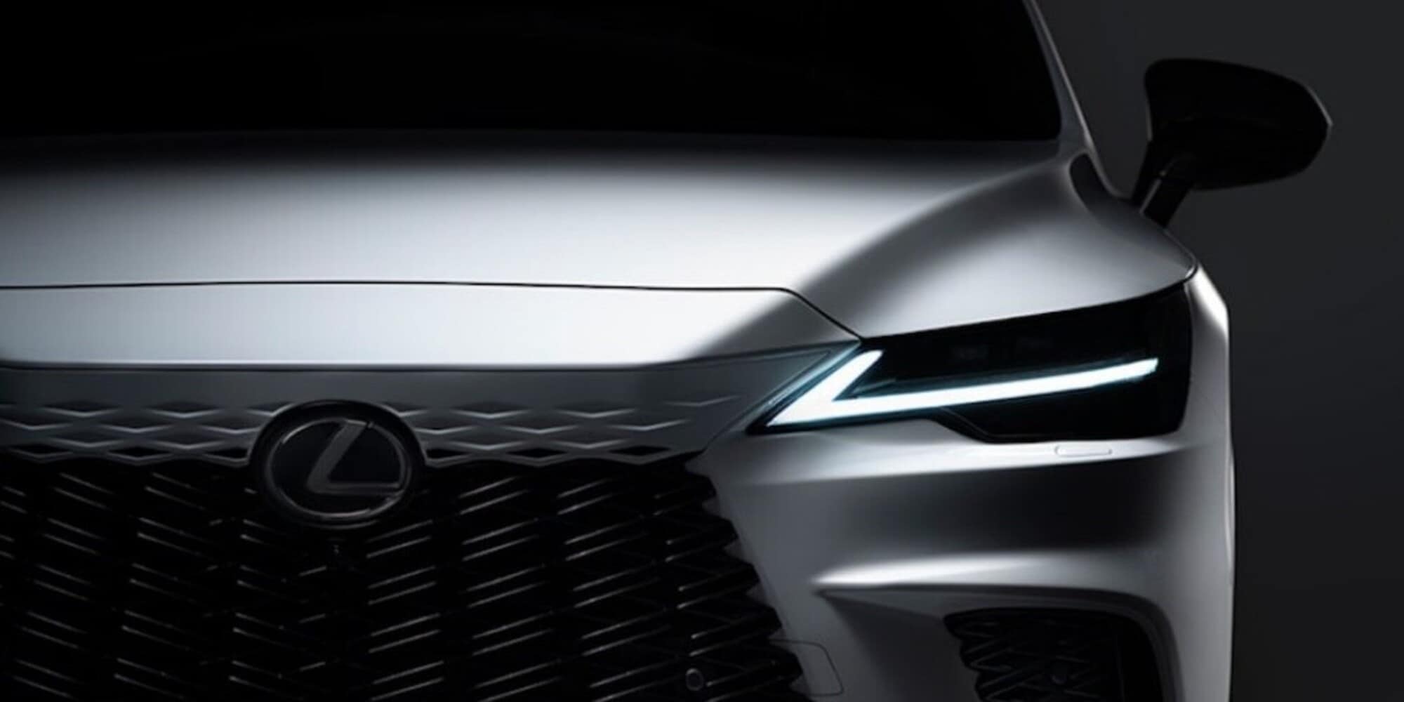 Lexus: debutto vicino per il rinnovato SUV RX