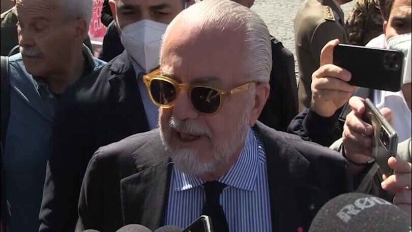 De Laurentiis: "Osimhen? É sempre a mezzo servizio..."