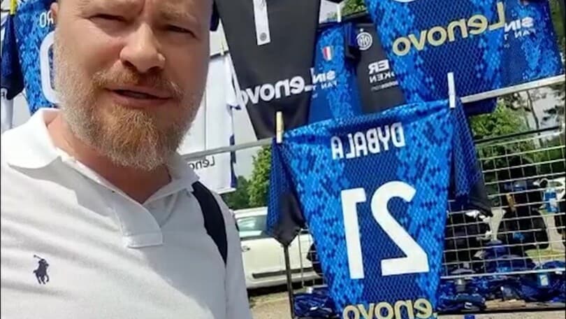 Ad Appiano c'è la maglia di Dybala