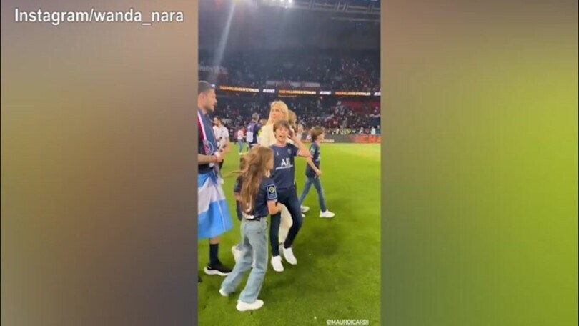 Festa Psg: Icardi, Wanda Nara e i figli in campo