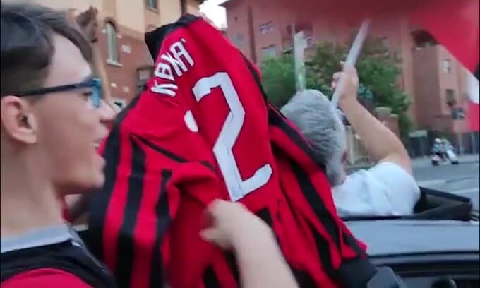 Il Milan vince il tricolore, esplode la festa in città