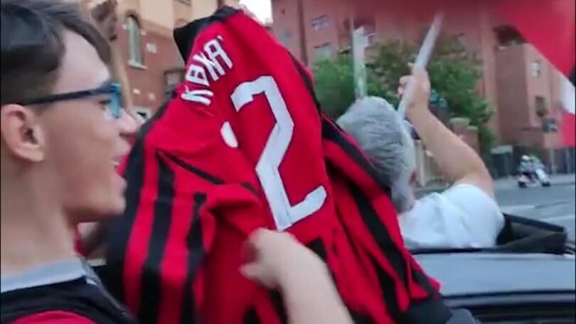 Il Milan vince il tricolore, esplode la festa in città