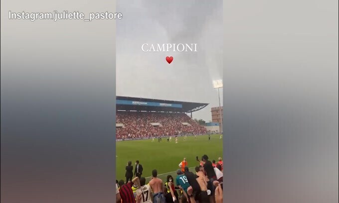 La fidanzata di Tonali al Mapei Stadium esulta per lo Scudetto