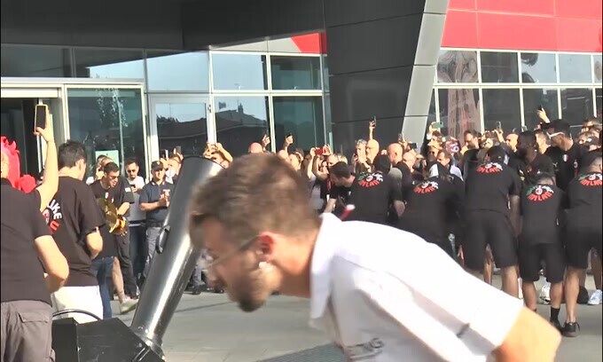 Milan, Romagnoli alza la coppa: è delirio a Casa Milan!