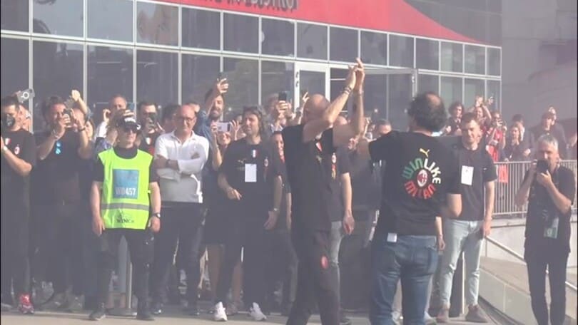 Pioli ai tifosi: "Qualcuno diceva che senza di voi.."