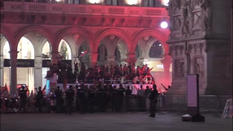 Dalla Terrazza del Novecento il Milan mostra lo Scudetto