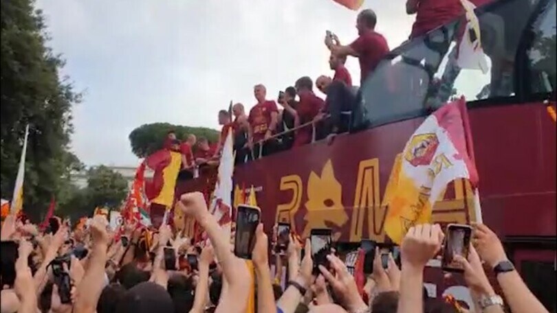 Pullman Roma, quanti cori per Mourinho