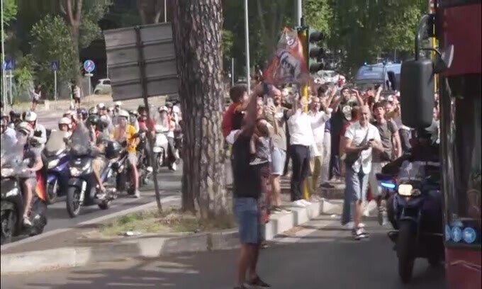 Trionfo Roma in Conference League, città in festa