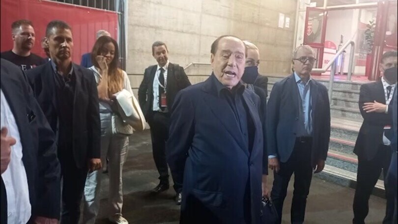 Berlusconi scherza: "Chissà che non torni al Milan.."