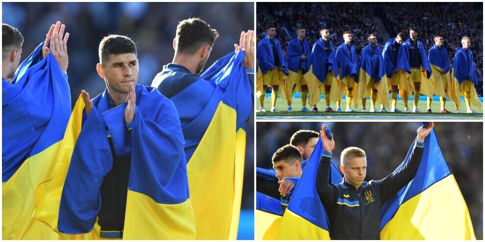 Ucraina, calciatori avvolti dalla bandiera prima del match con la Scozia