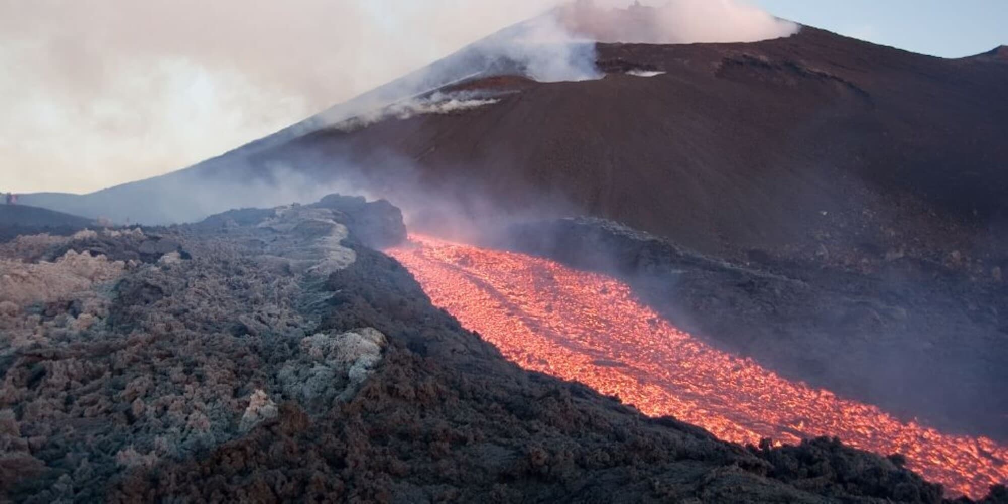 Catania, nuova eruzione dell'Etna: ritardi all'aeroporto