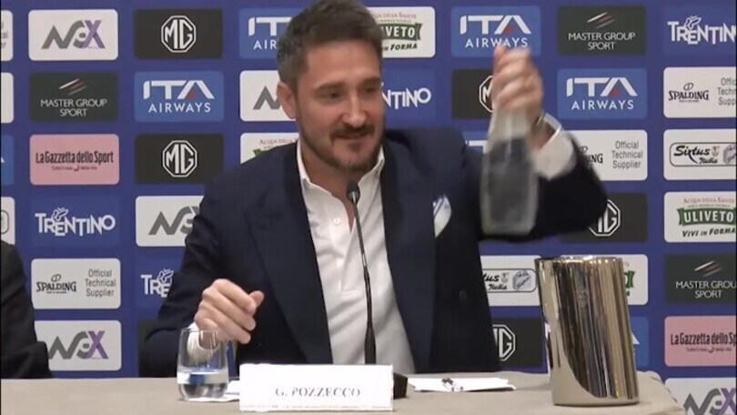 Le lacrime di Pozzecco: "Mi sento una grande responsabilità"