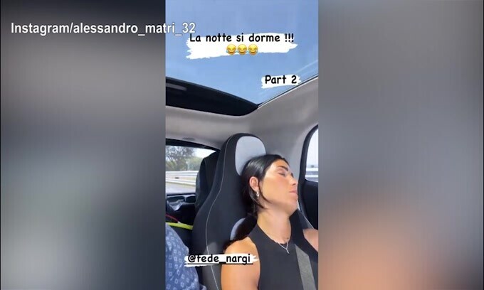 Lo scherzo di Matri a Federica continua: lei reagisce...