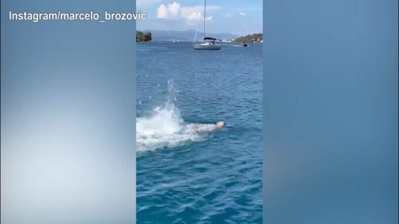 Inter, Brozovic nuota. Ma che stile è?