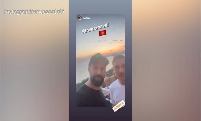 Vucinic chiede aiuto a Totti: "Aumenta i miei follower"