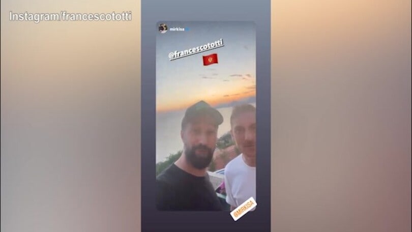 Vucinic chiede aiuto a Totti: "Aumenta i miei follower"
