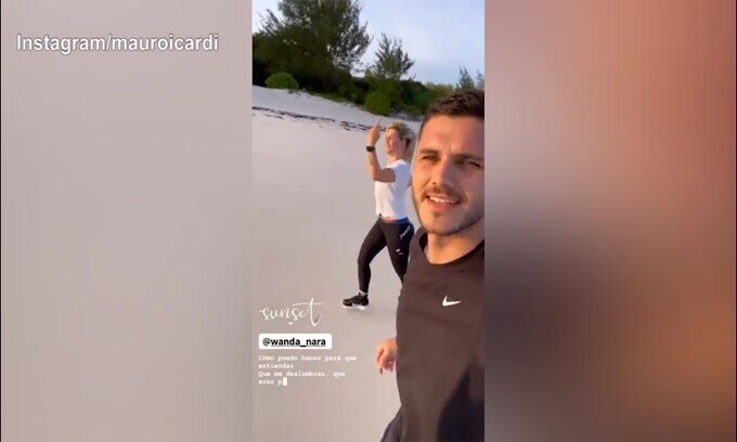 Icardi e Wanda, corsa in riva al mare