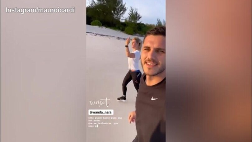 Icardi e Wanda, corsa in riva al mare