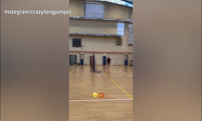 Ma è Jacobs o Curry? La tripla è pazzesca!