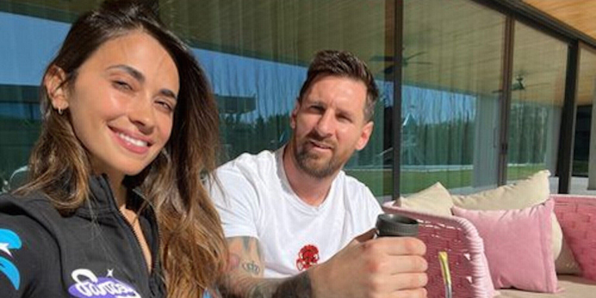Messi, vacanze al sole di Rosario, foto con Antonela  ma niente stadio