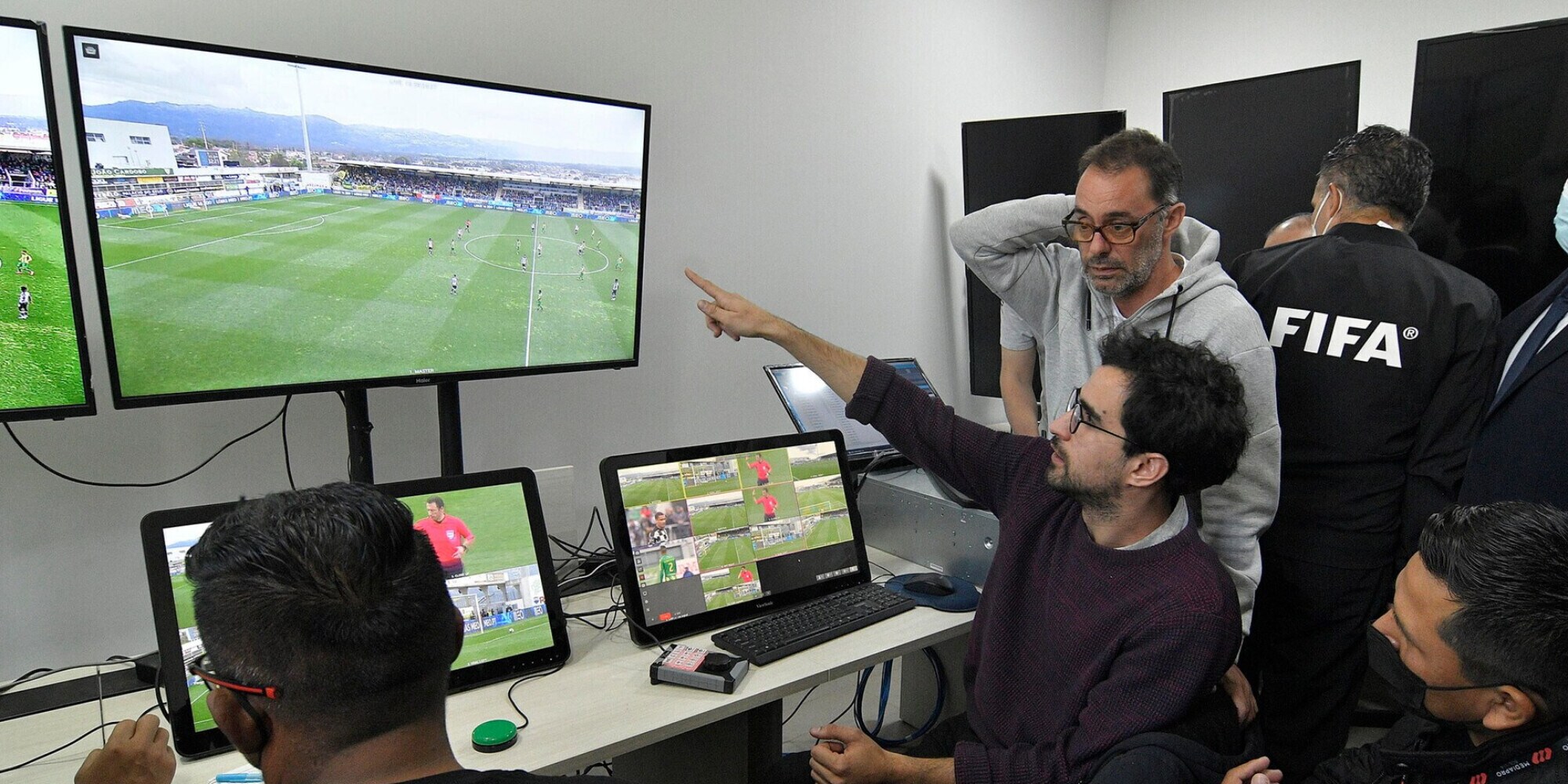 L'Ifab valuta il fuorigioco semiautomatico e le cinque sostituzioni