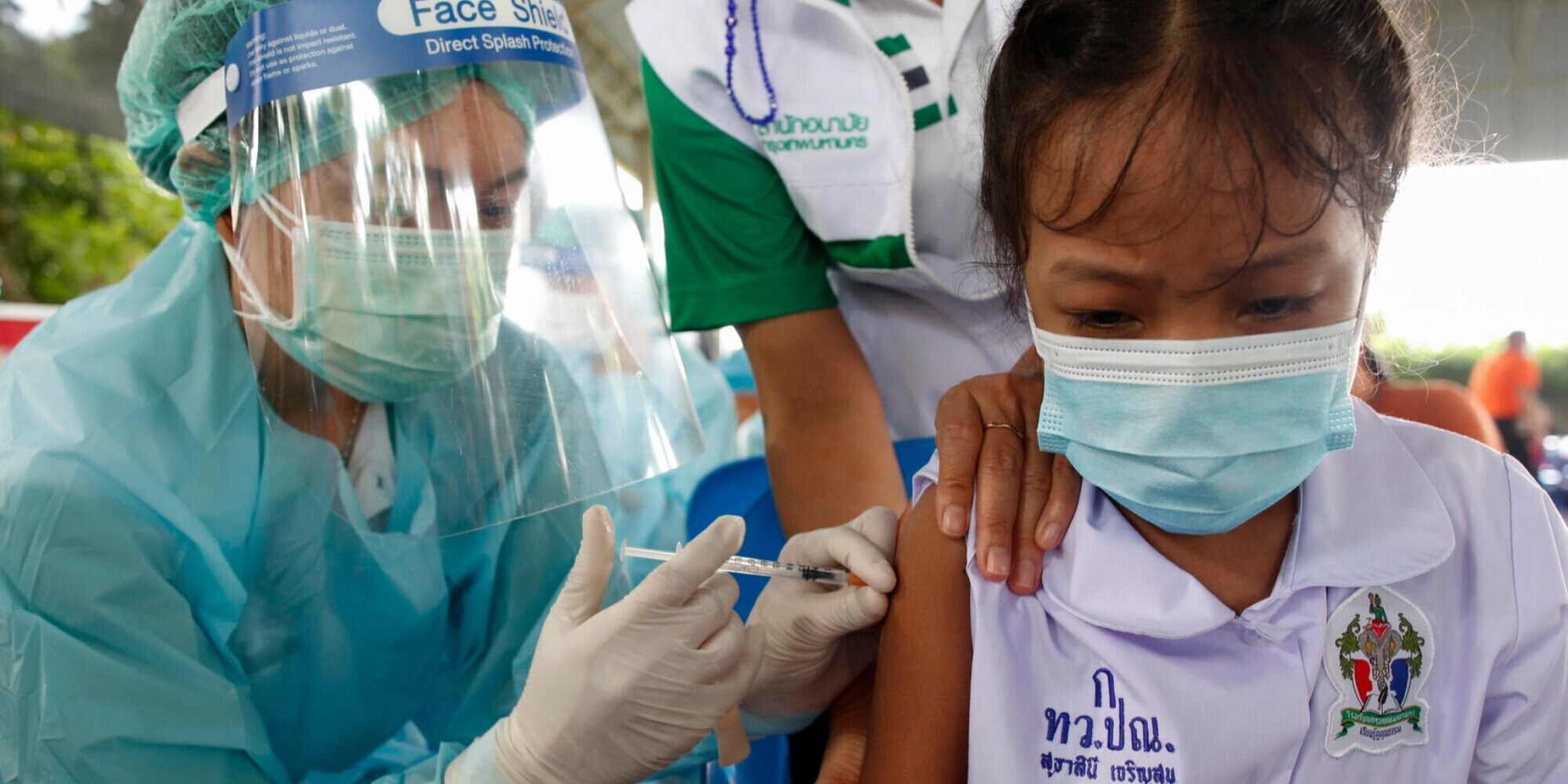 Pfizer: "Obiettivo è avere vaccini adattati alle varianti Covid per settembre"