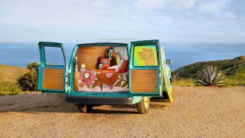 Fan di Scooby Doo, ora si può pernottare a Malibù nella Mistery Machine!