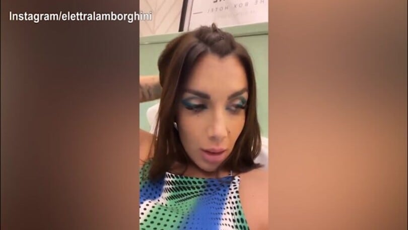 Elettra Lamborghini ferma il concerto dopo l'insulto di un hater