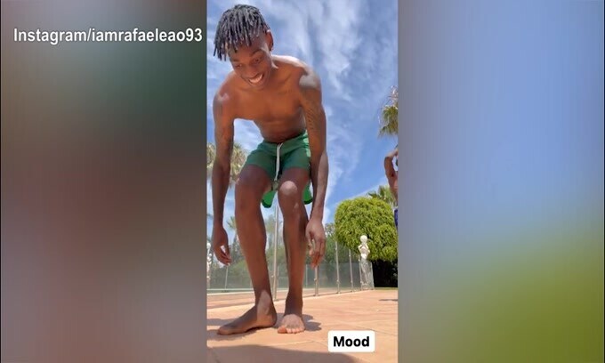 Milan, balletto per Leao e poi...giù con gli addominali