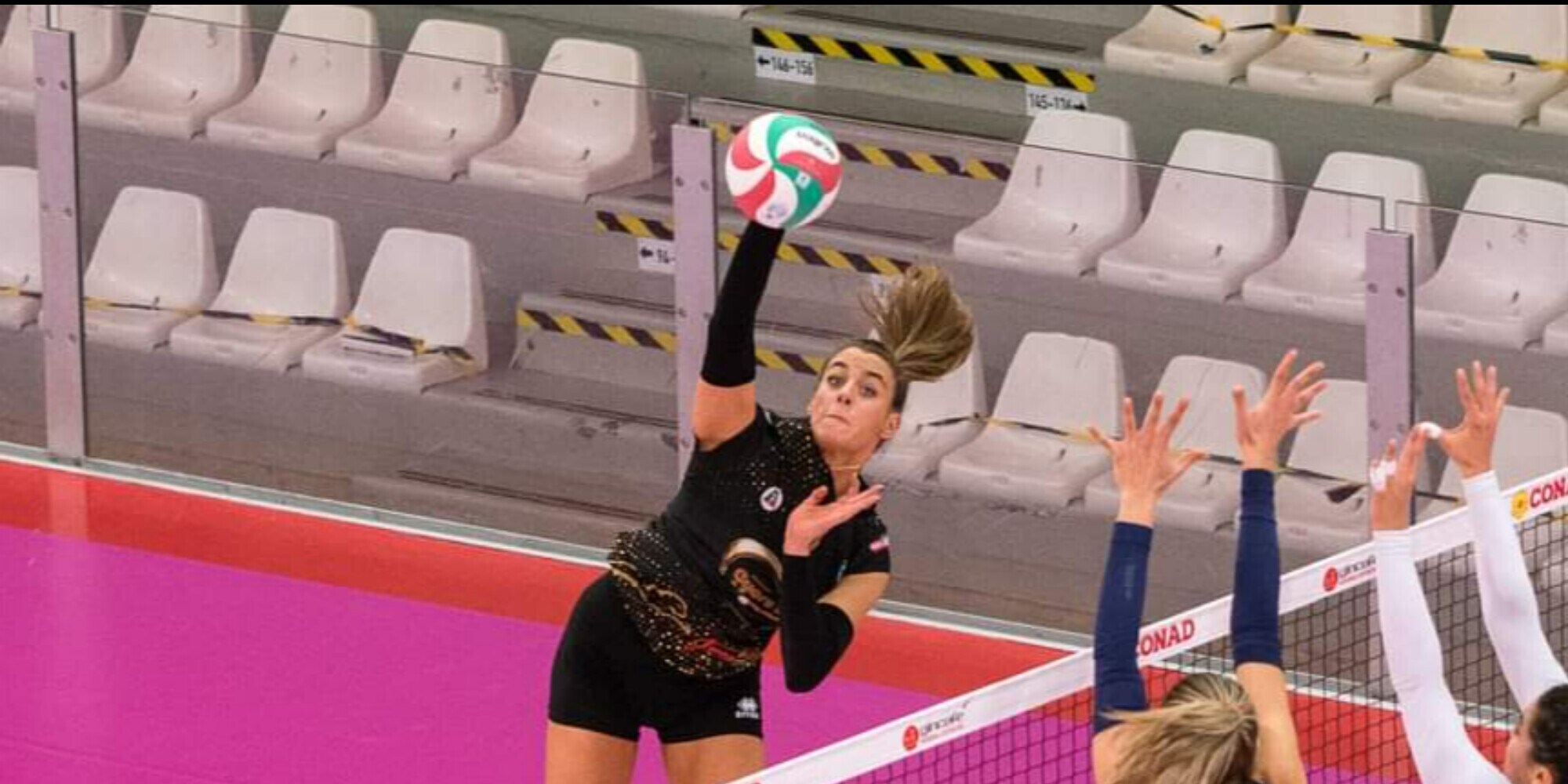 Giorgia Quarchioni firma per Macerata