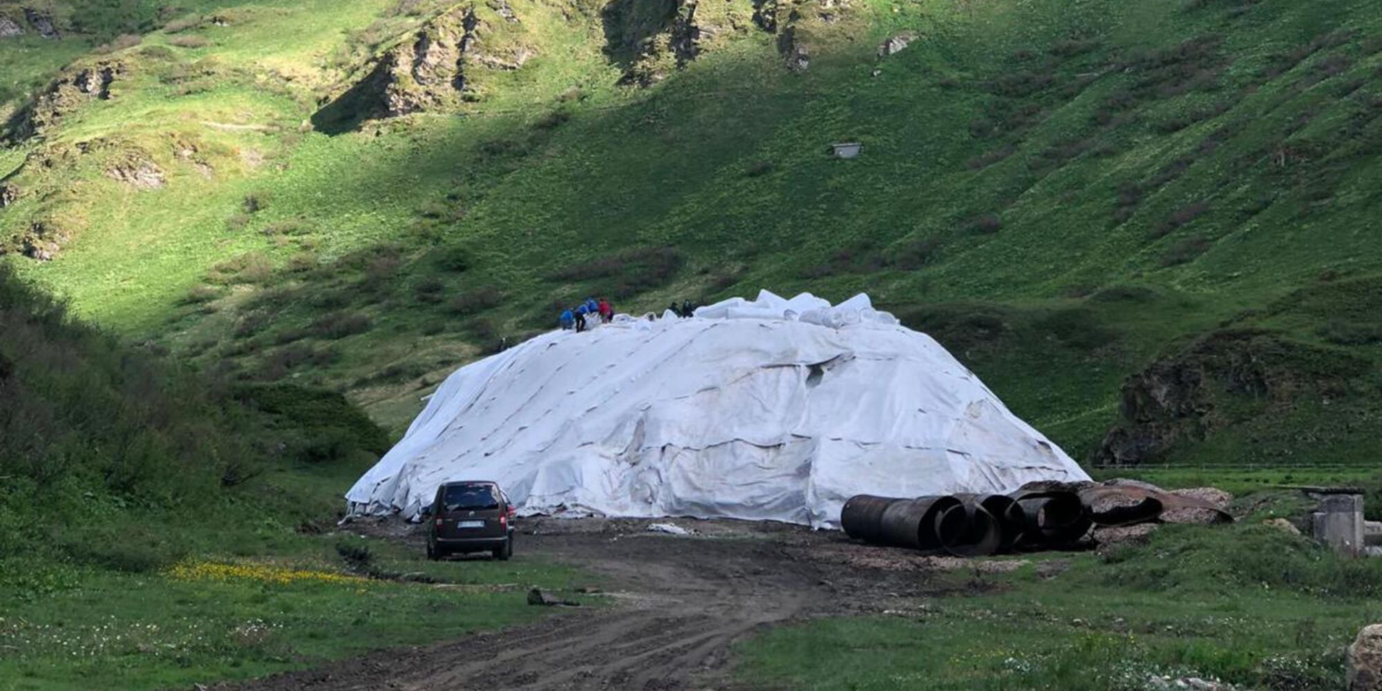 Riale pronta all'inverno: 8000 metri cubi di neve "custoditi"