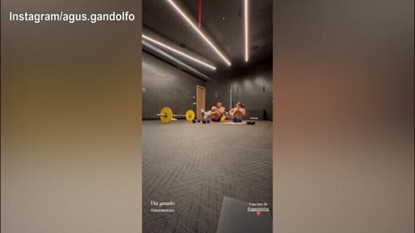 Vacanze, relax e...allenamento intenso per Lautaro e compagna