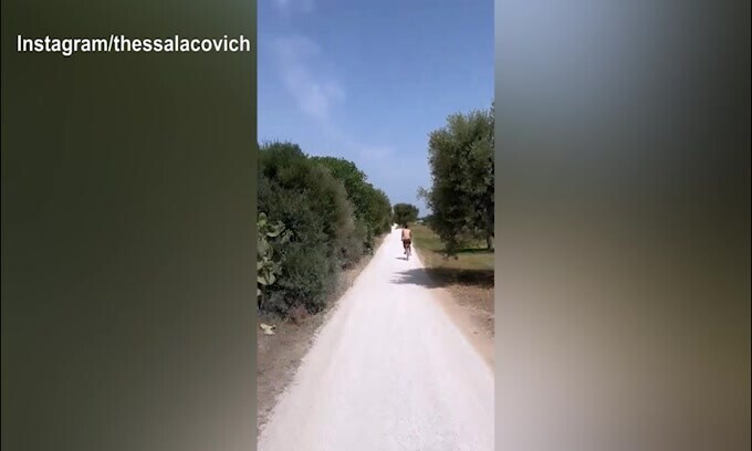 Juve, giro in bici per Locatelli e moglie
