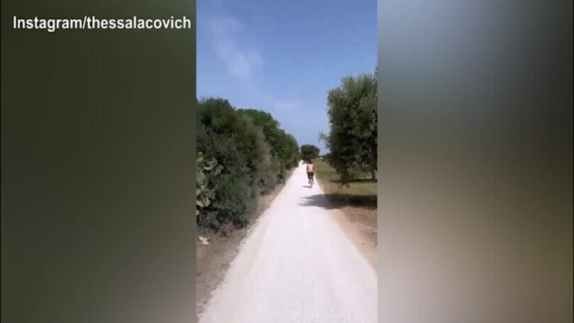Juve, giro in bici per Locatelli e moglie